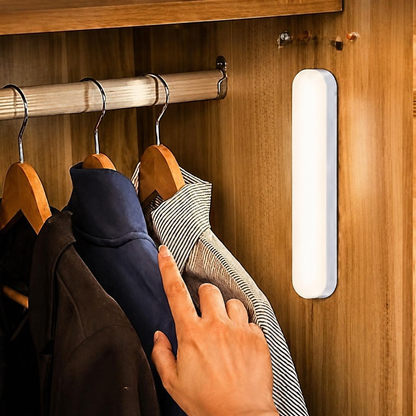 Tira LED con Sensor de Movimiento Recargable – Iluminación Automática para Armarios, Pasillos y Escaleras