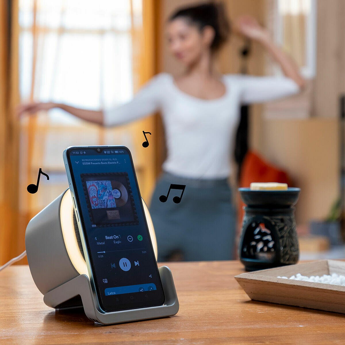 Altavoz Cargador Inalámbrico con LED Souwis - innovagizmo.com