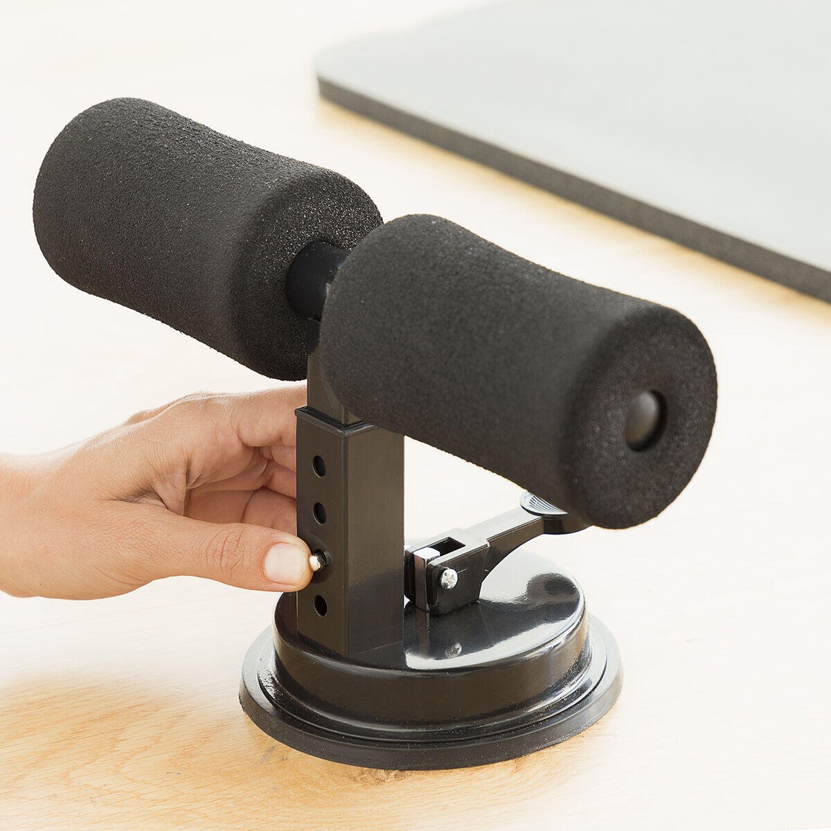 Barra de Sujeción para Abdominales con Ventosa y Guía de Ejercicios CoreUp InnovaGoods - innovagizmo.com