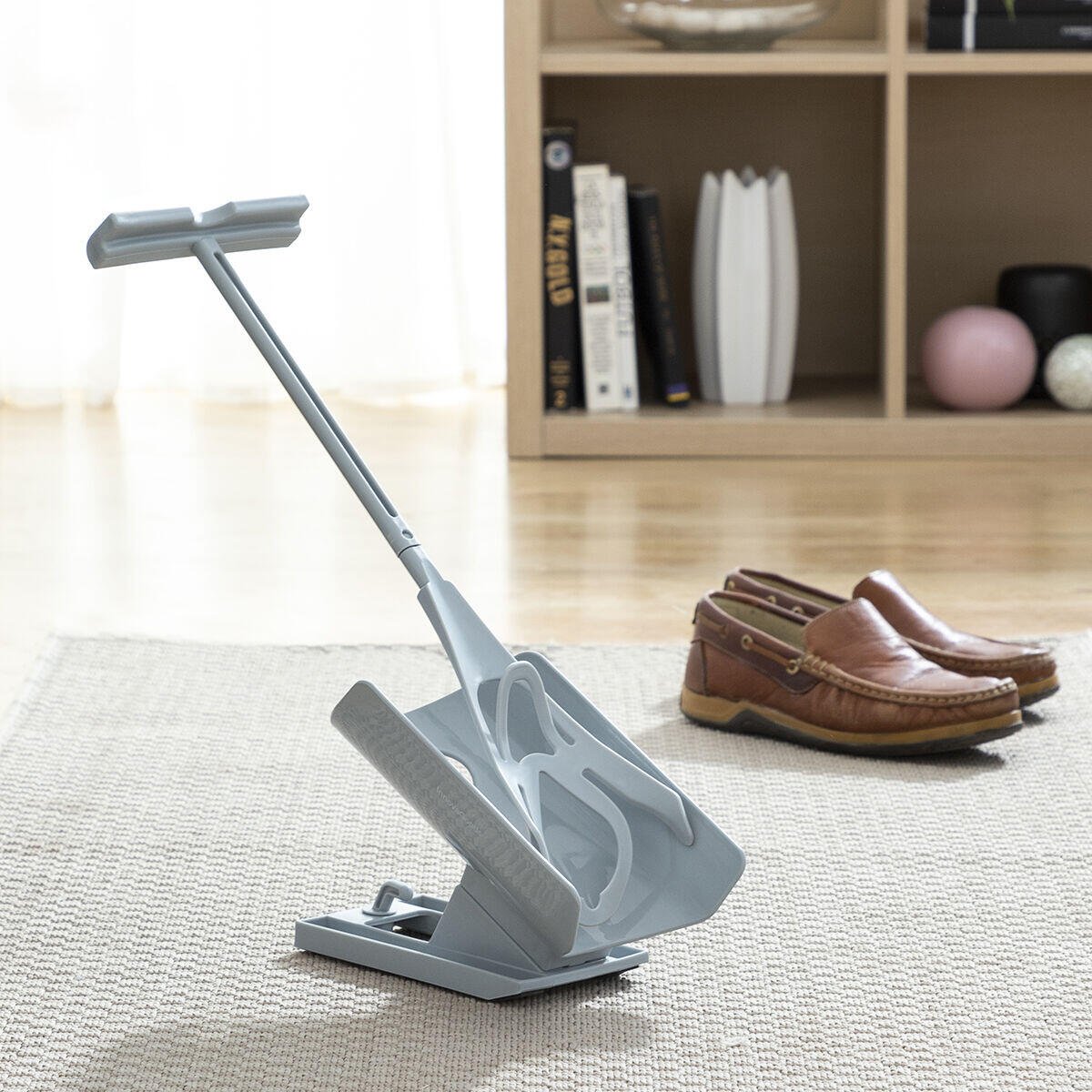 Calzador de Calcetines y Zapatos con Quitacalcetines Shoeasy InnovaGoods - innovagizmo.com