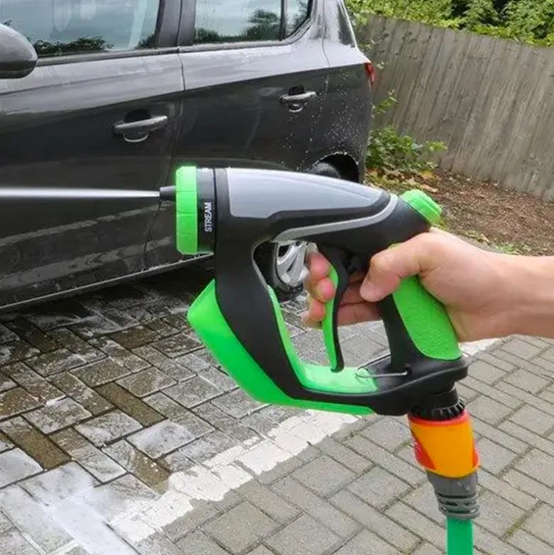 Dispositivo de Limpieza Multiusos 4 en 1 🚿 Espuma, Chorro a Presión y Ahorro de Agua | Auto, Jardín y Más - innovagizmo.com
