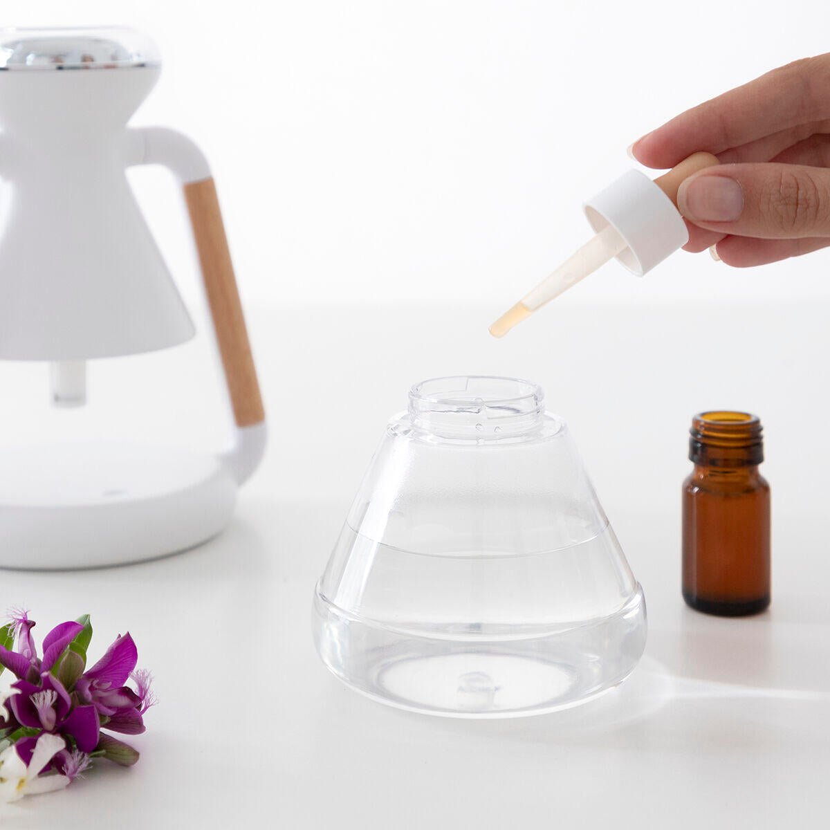 Humidificador Difusor de Aromas y Cargador Inalámbrico 3 en 1 Misvolt InnovaGoods - innovagizmo.com