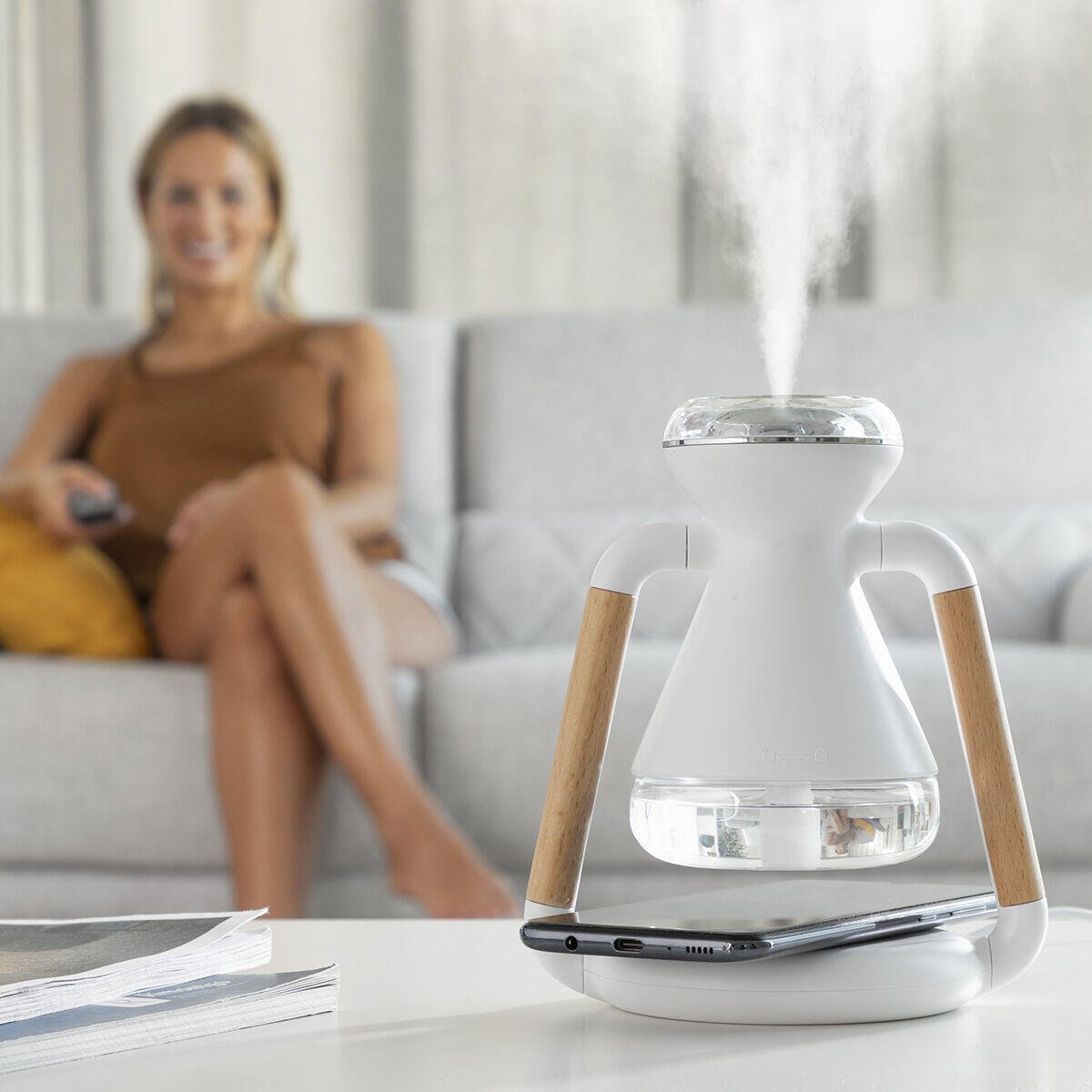 Humidificador Difusor de Aromas y Cargador Inalámbrico 3 en 1 Misvolt InnovaGoods - innovagizmo.com
