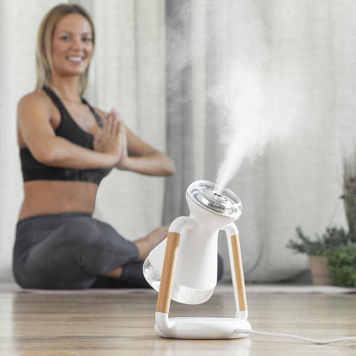 Humidificador Difusor de Aromas y Cargador Inalámbrico 3 en 1 Misvolt InnovaGoods - innovagizmo.com
