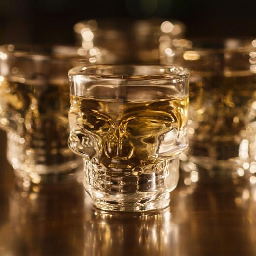 LICORERA CON 2 VASOS CALAVERA - innovagizmo.com