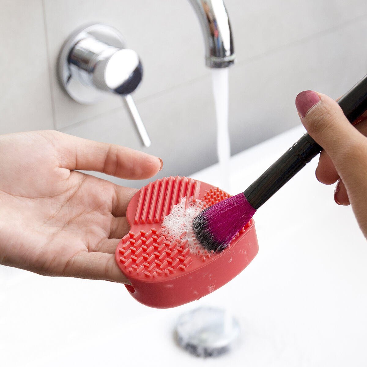 Limpiador de Brochas de Maquillaje Heart InnovaGoods - innovagizmo.com