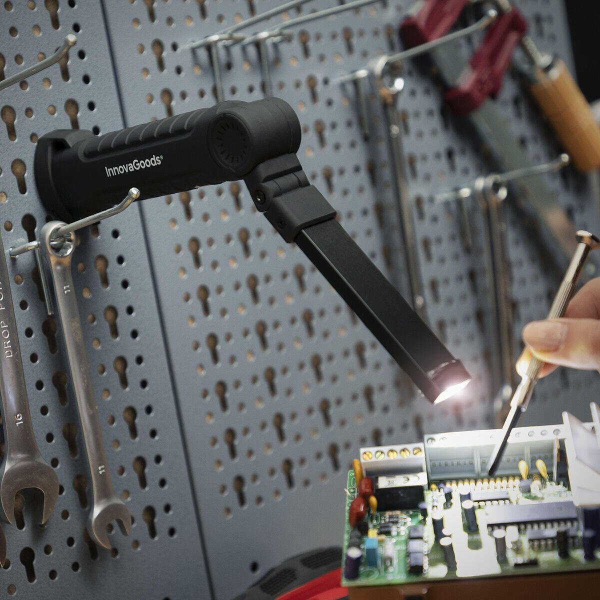 Linterna LED Recargable Magnética 5 en 1 Litooler InnovaGoods - innovagizmo.com