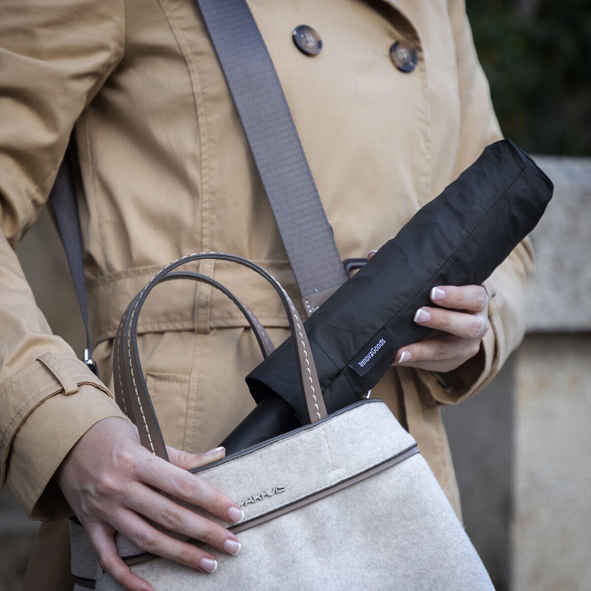 Paraguas de Cierre Inverso Plegable con LED Folbrella InnovaGoods - innovagizmo.com