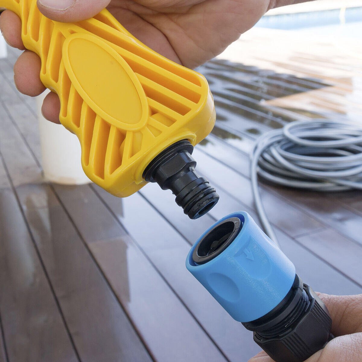 Pistola de Agua a Presión con Depósito 8 en 1 - innovagizmo.com