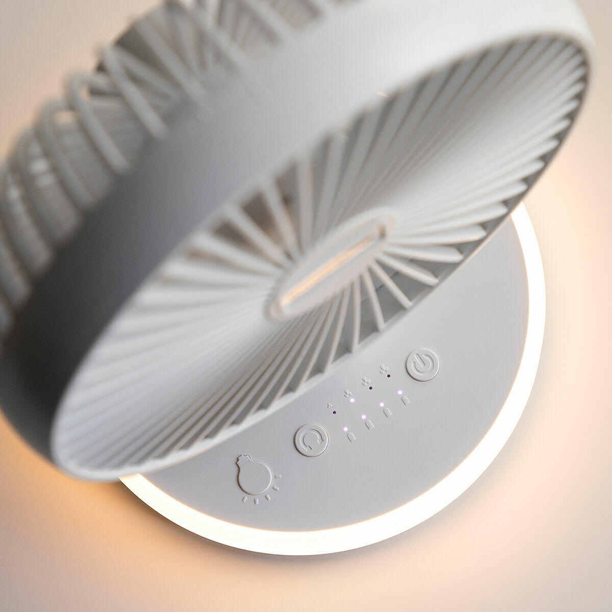 Ventilador de Escritorio Recargable con Luz LED – Silencioso, Portátil y Oscilante