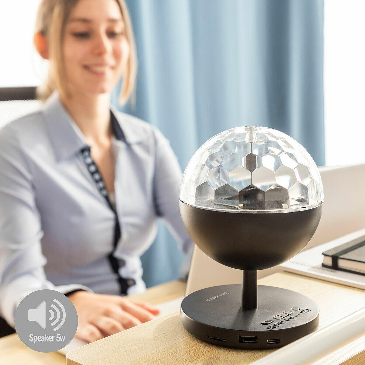 Proyector LED Recargable con Altavoz Istarlyt - innovagizmo.com