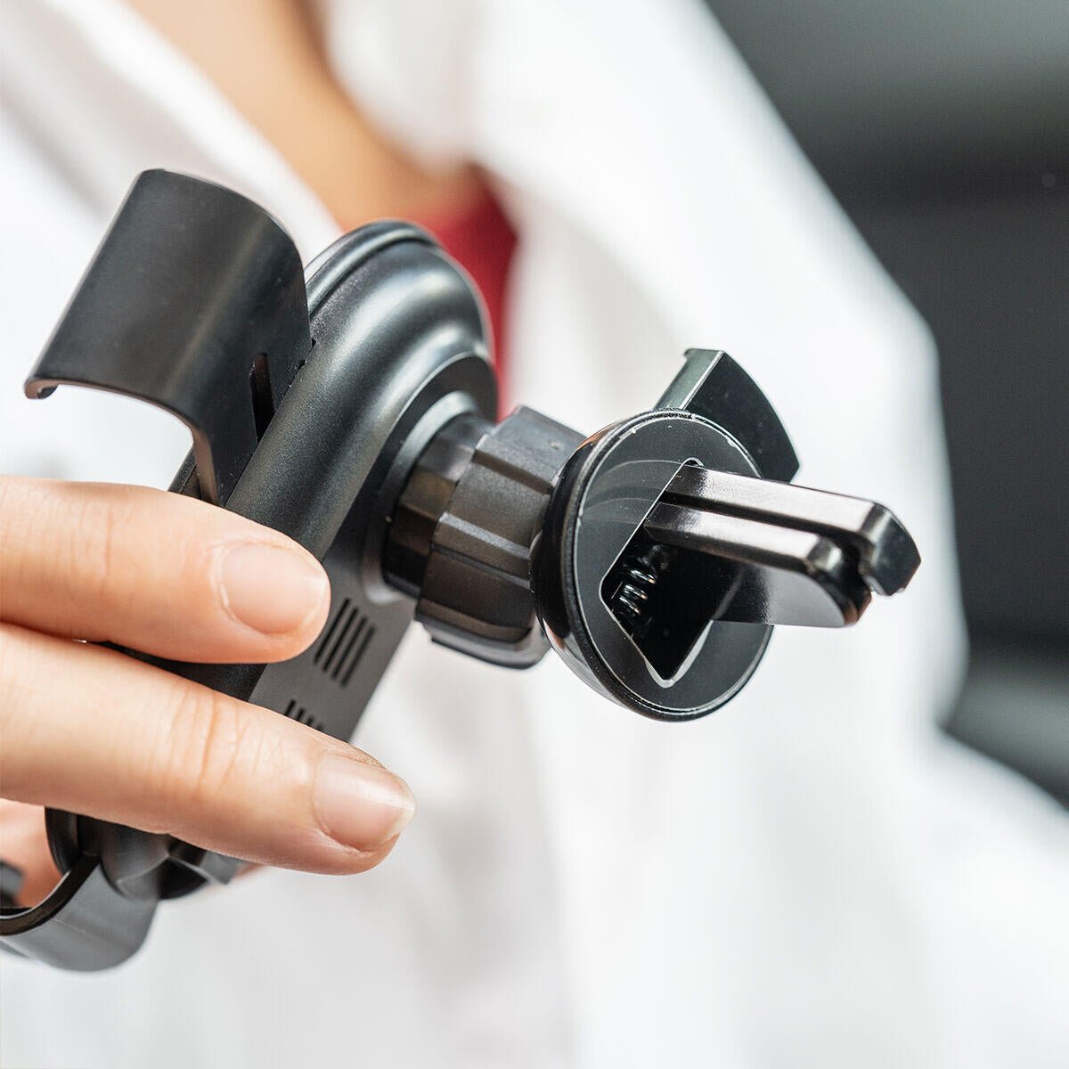 Soporte Cargador Rápido Inalámbrico para Coche Chakar InnovaGoods - innovagizmo.com