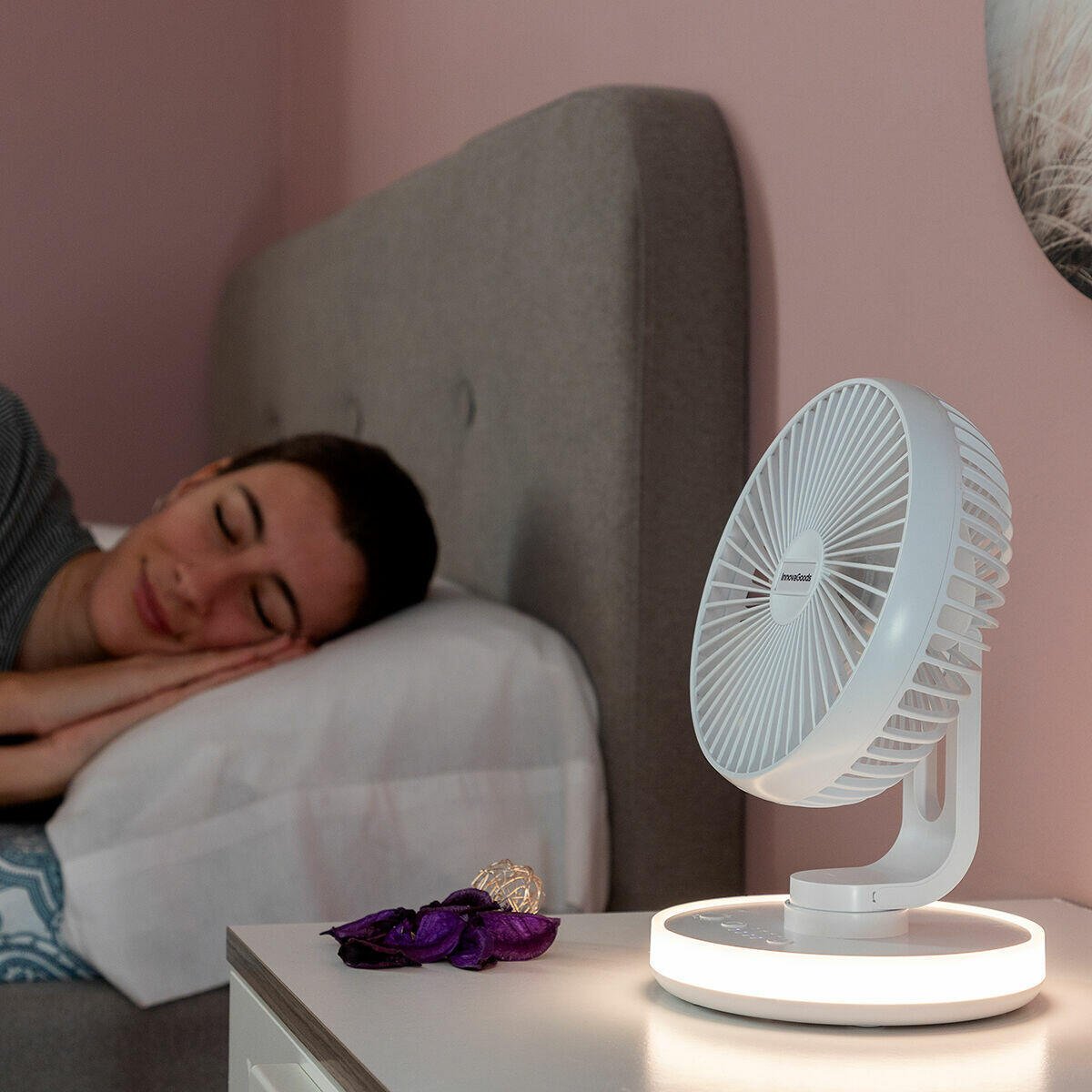 Ventilador de Escritorio Recargable con Luz LED – Silencioso, Portátil y Oscilante - innovagizmo.com